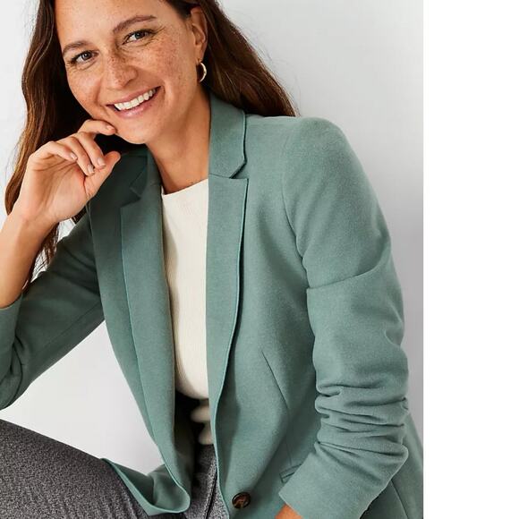 Ann Taylor Hutton Blazer in Twill Dusty willow green Size 2 Petit Career classic - Picture 1 of 11